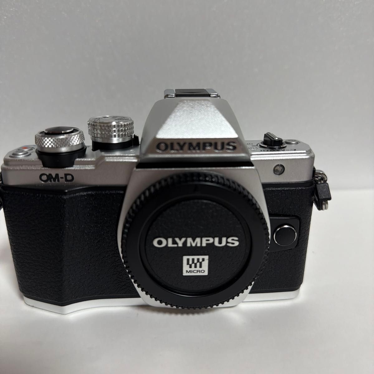 OLYMPUS OM-D E-M10 Mark II 14-42mm EZ レンズキット （シルバー