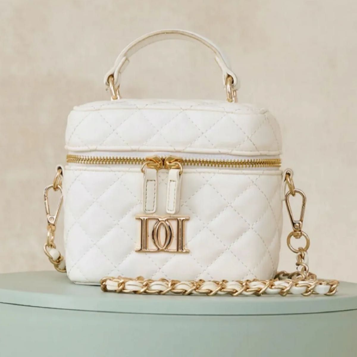 Darich キルティングスクエアミニバッグ WHT ショルダーバッグ 白