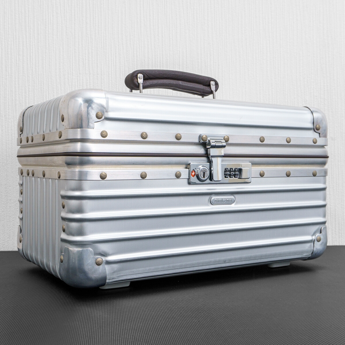 未使用 RIMOWA リモワ CLASSIC FLIGHT クラシックフライト BEAUTY CASE