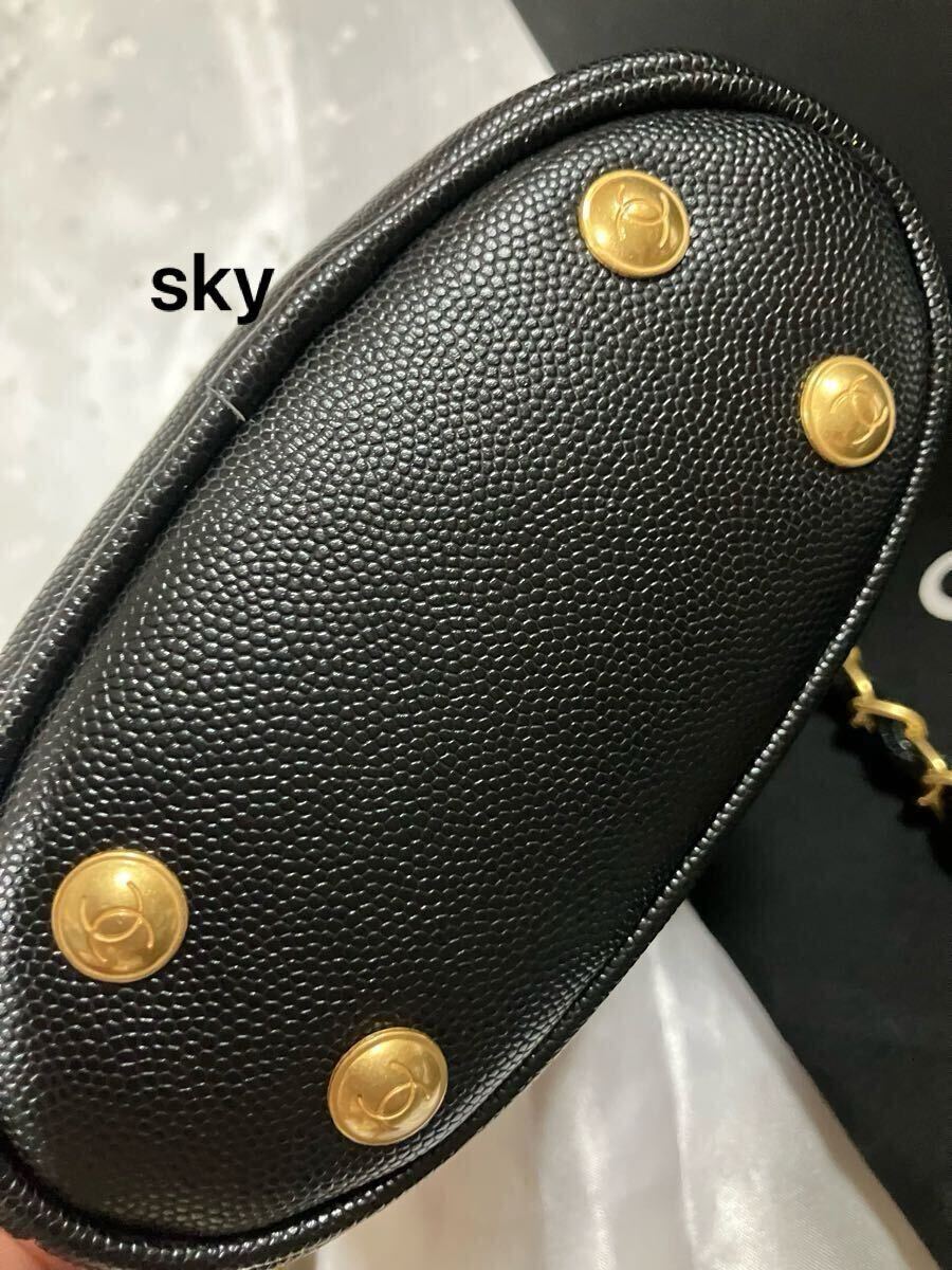 CHANEL シャネル ノベルティ ショルダーバッグ 黒 斜め掛け チャーム