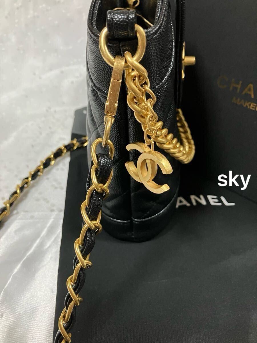 CHANEL シャネル ノベルティ ショルダーバッグ 黒 斜め掛け チャーム
