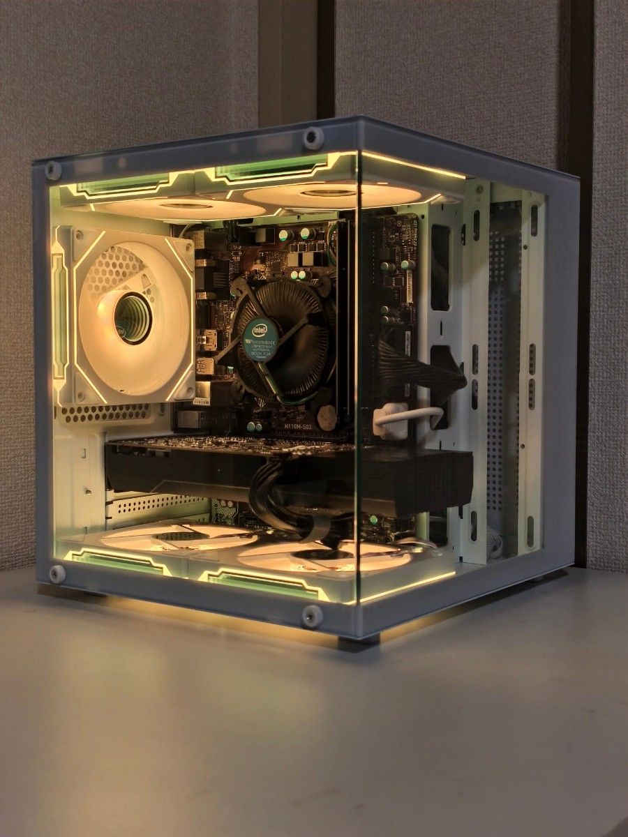 新品ケースハイスペック動画編集高性能ゲーミングPC i7 7700とモニター