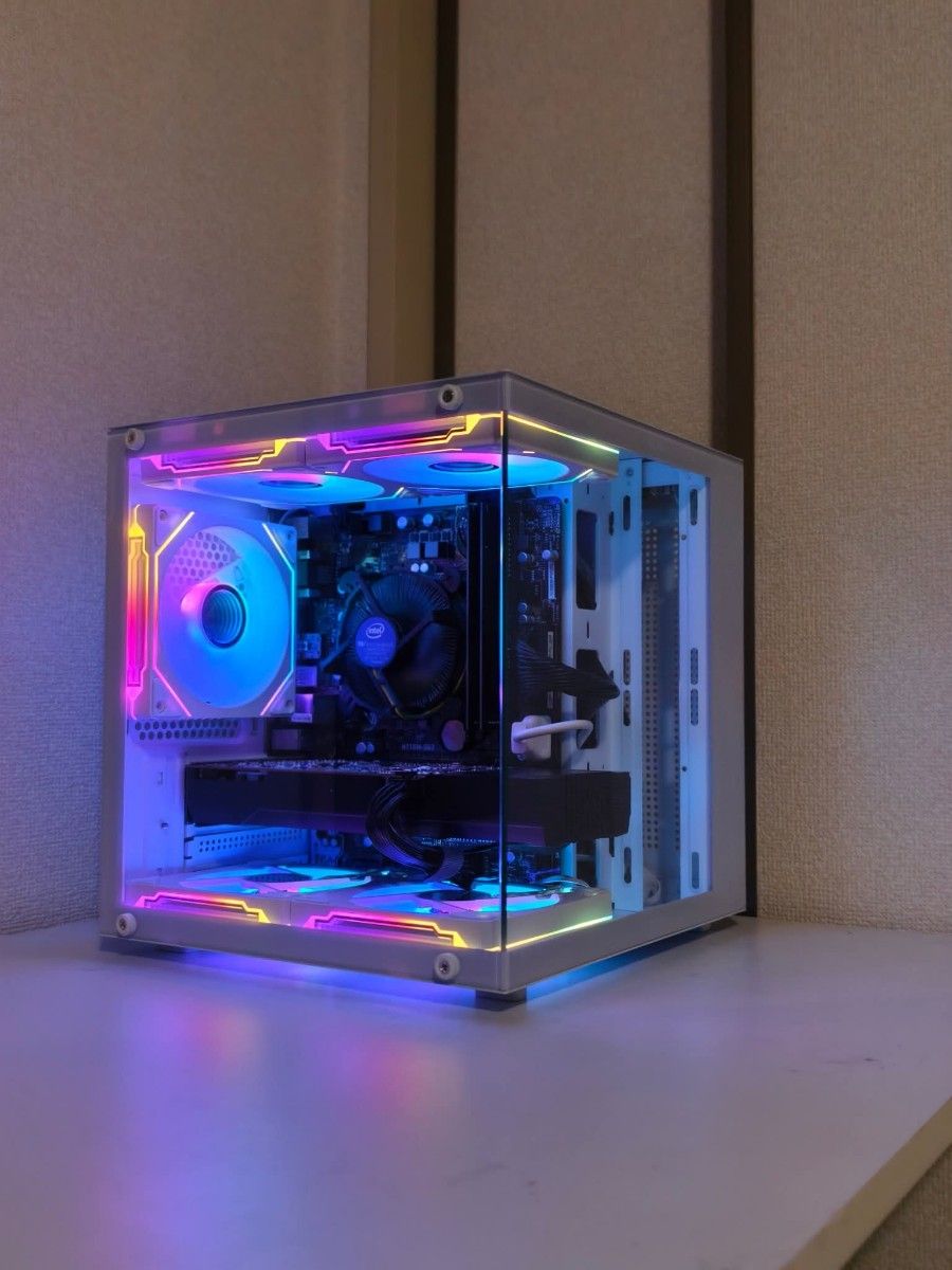 新品ケースハイスペック動画編集高性能ゲーミングPC i7 7700とモニター