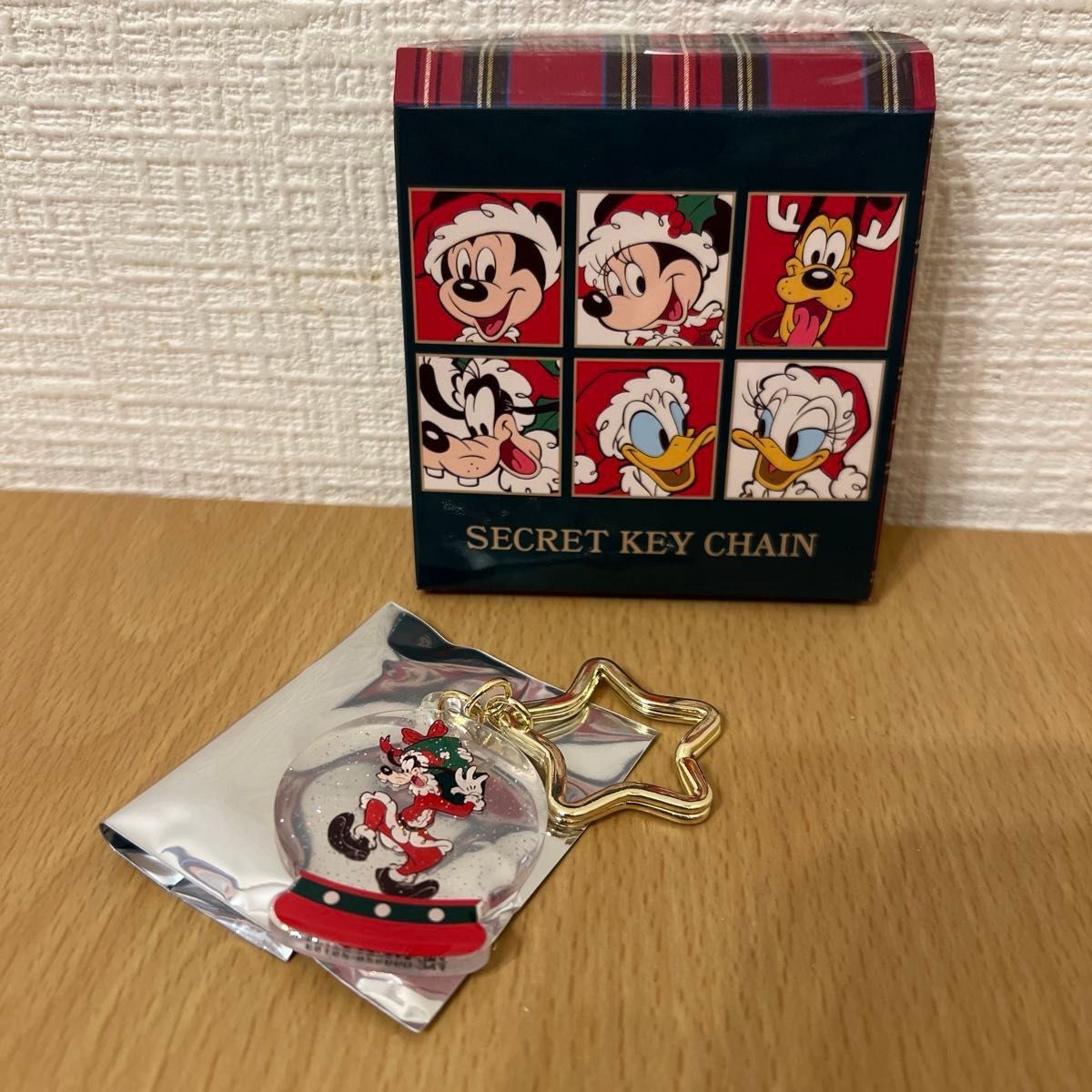 グーフィー ディズニーストア クリスマスシークレットキーチェーン