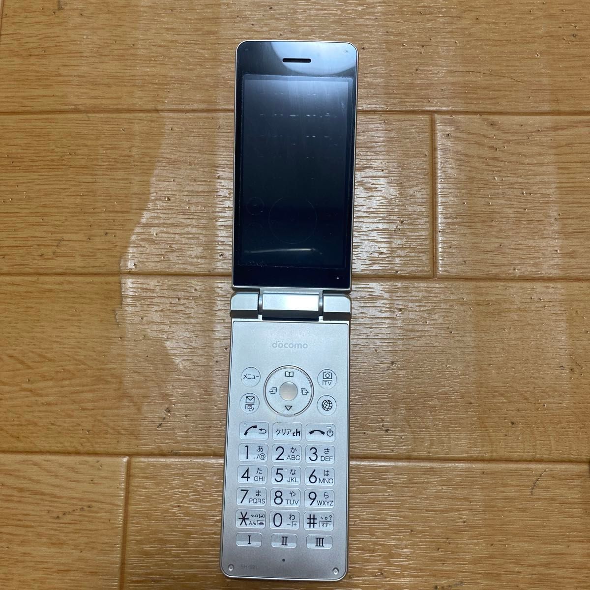 docomo ガラケー ケータイ シルバー FOMA 折りたたみ式 中古｜Yahoo