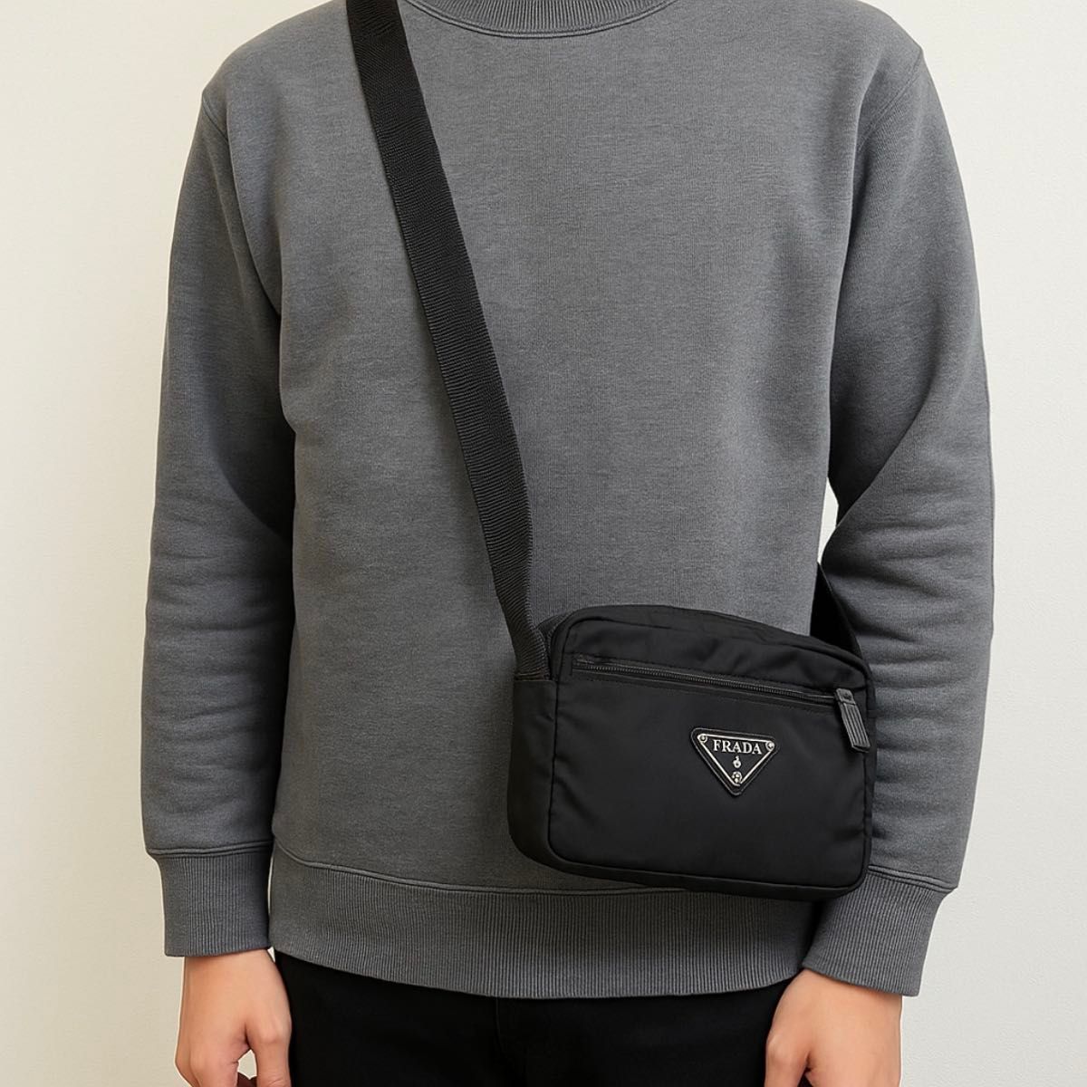 PRADA プラダ カメラバッグ ショルダーバッグ サコッシュ 肩掛け 斜め