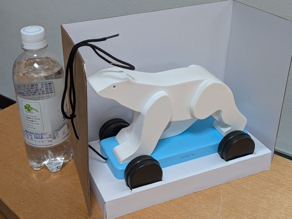 新品オルセー美術館のポンポン 木製おもちゃ シロクマ パリ お土産