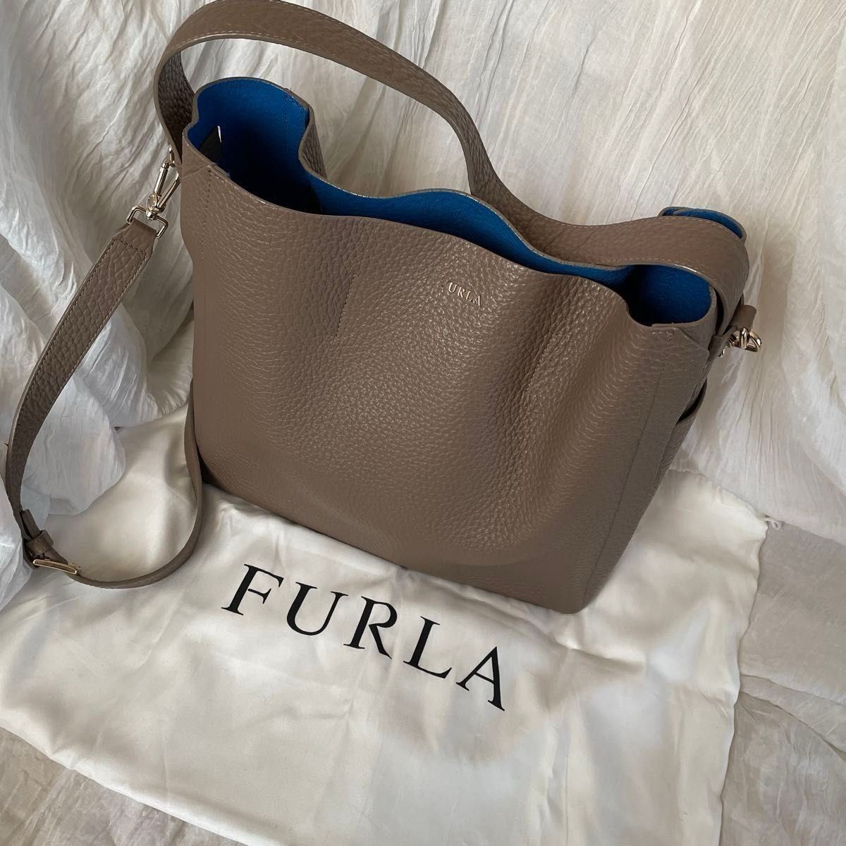 FURLA フルラカプリッチョ ホーボーショルダーバッグ2Way 斜めがけ