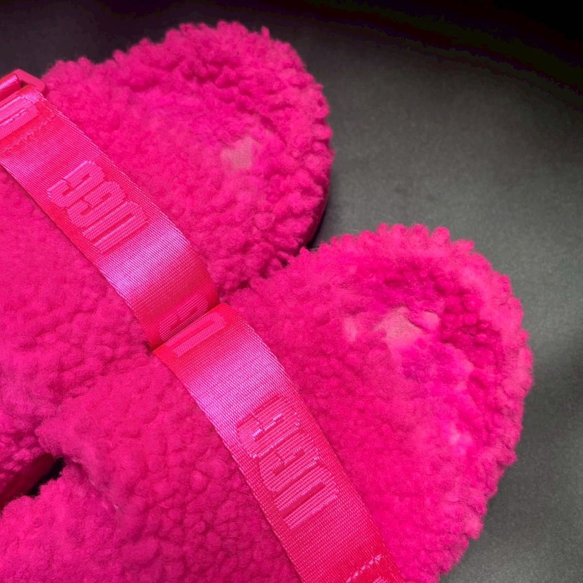 UGG アグ FLUFFITA フラッフィータ ムートン サンダル 厚底 もこもこ