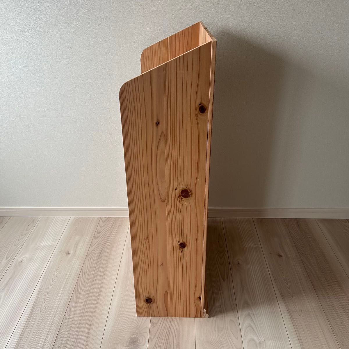 マルシェや展示販売のレジ台に 杉の無垢材を使ったモールディングが