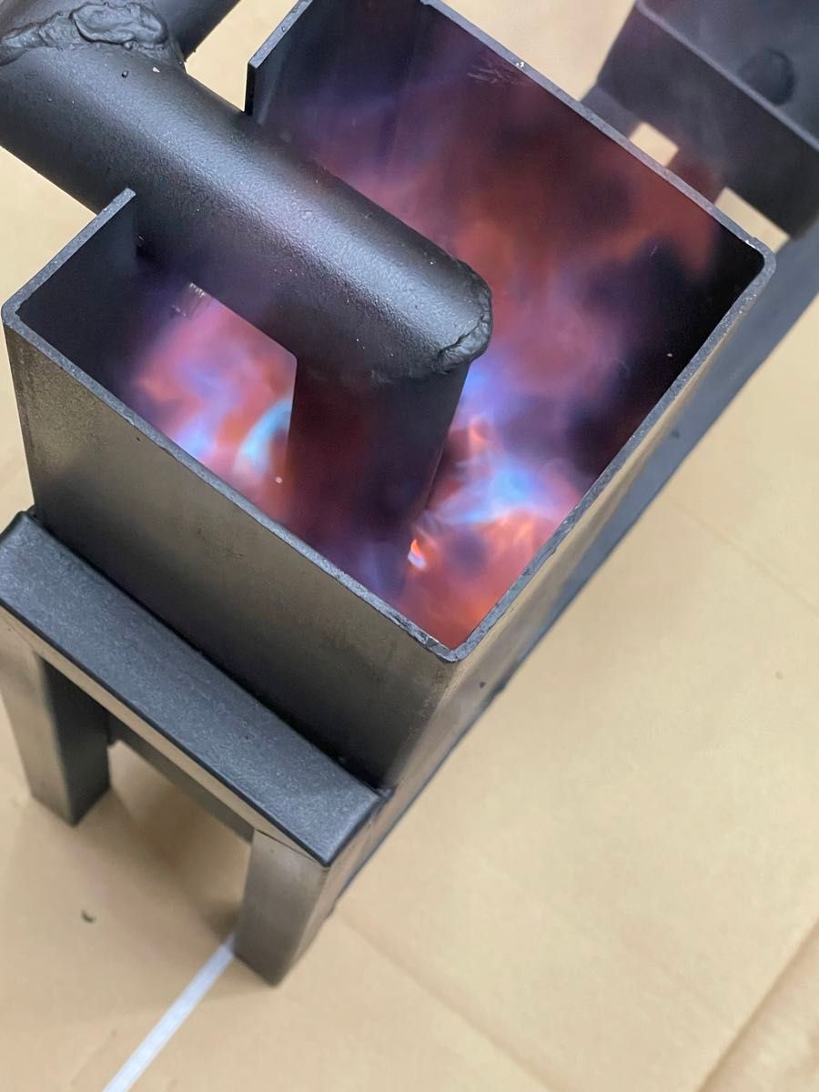 廃油ストーブ ロケット 送風機と五徳付いています。 廃油ストーブ