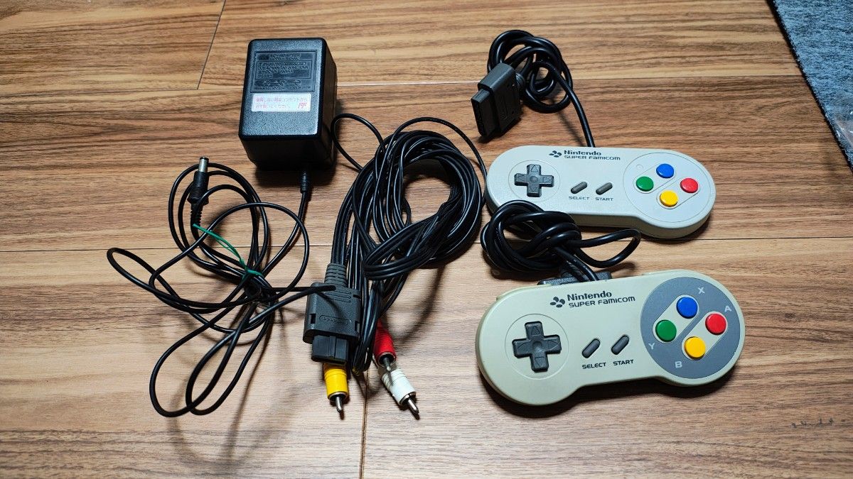 スーパーファミコン 本体 コントローラー2つ ACアダプター、ケーブル