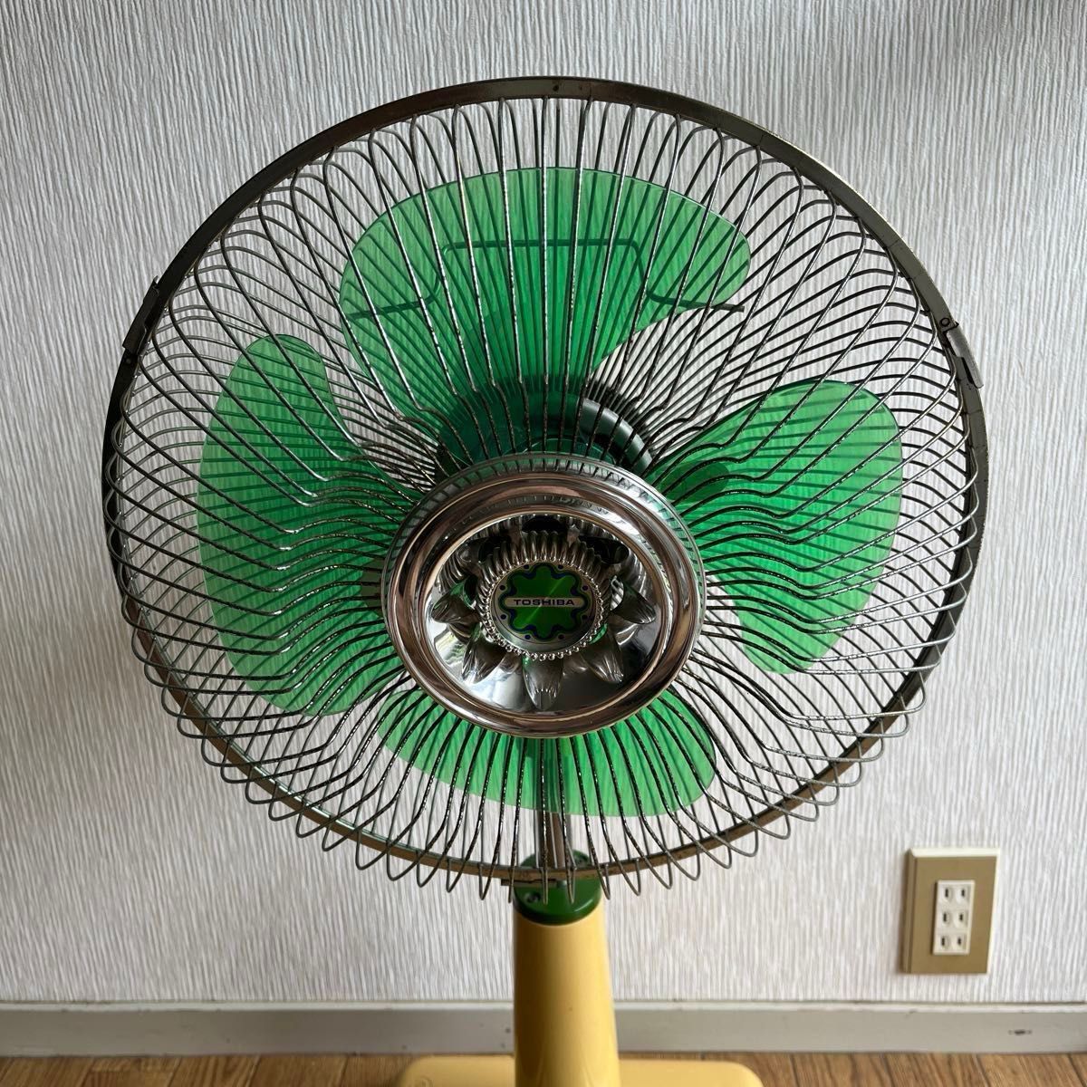 完全可動品 昭和レトロ TOSHIBA 首振り 扇風機 F-320NG｜Yahoo!フリマ