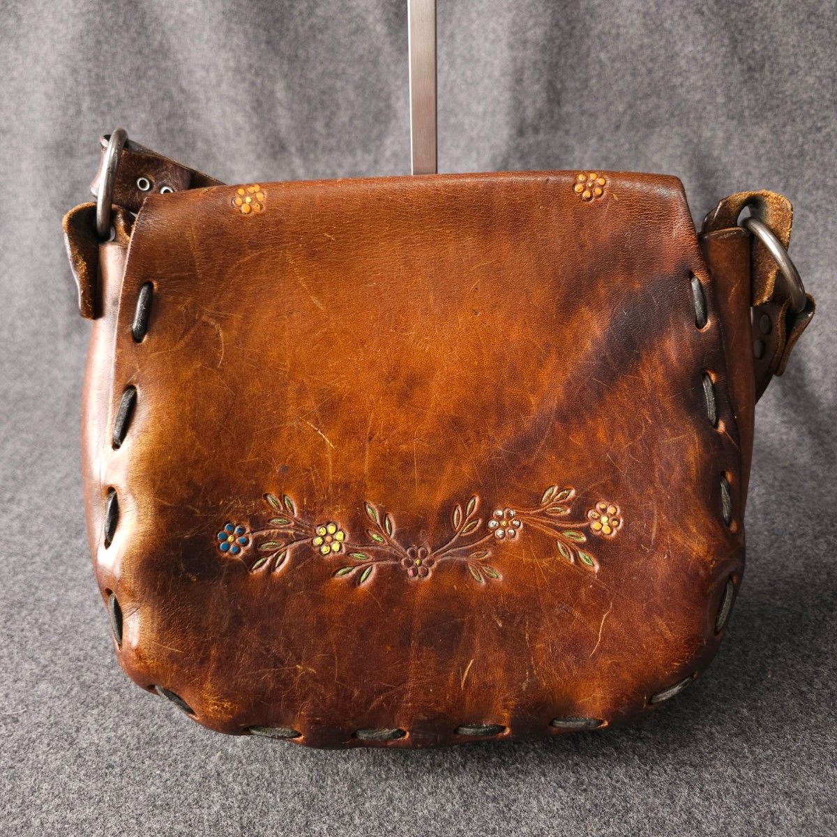 ヴィンテージ 本革 オールレザー ワンショルダーバッグ 花柄 刺繍 蝶々