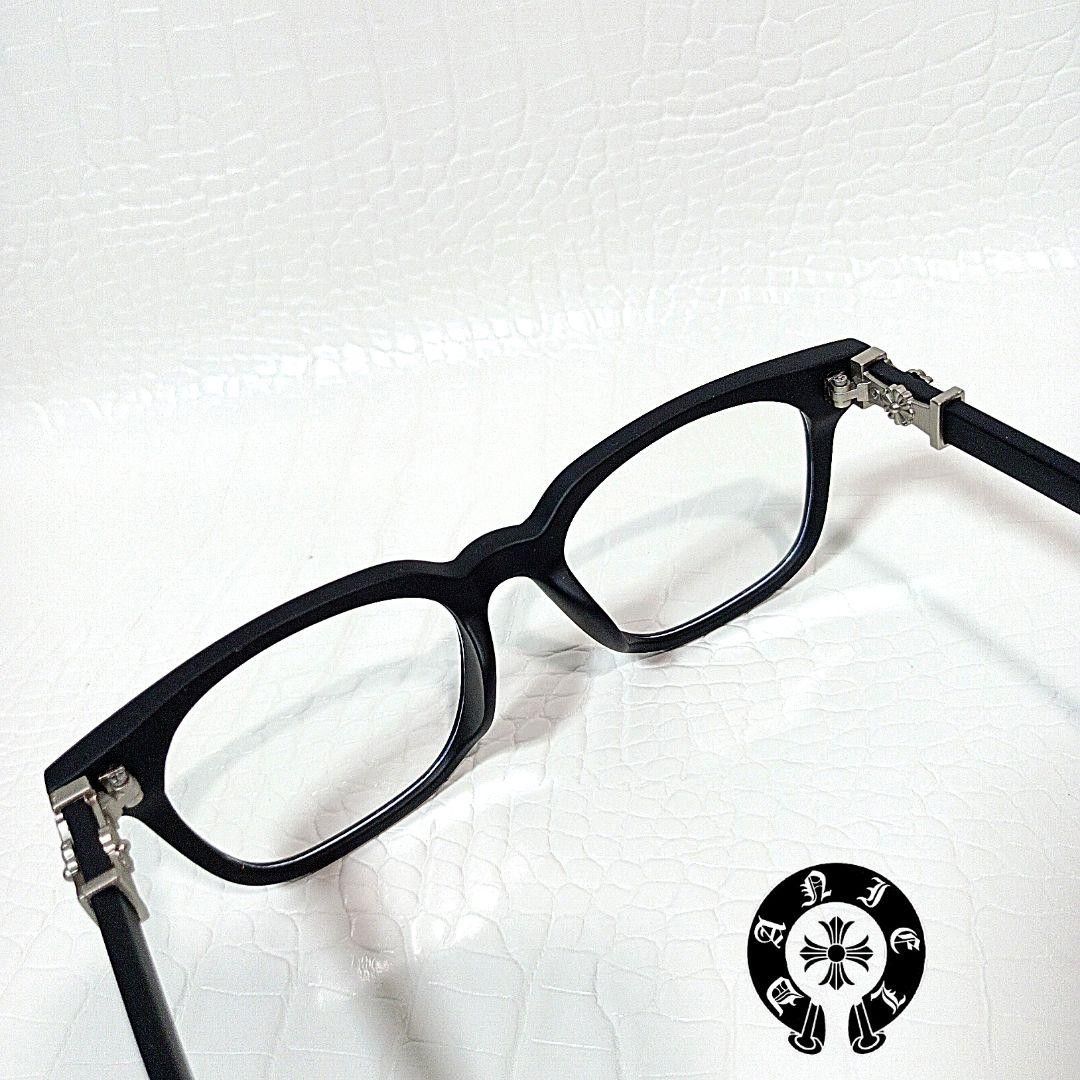 ウェリントン マットブラック×マットシルバー クロス装飾 メガネ 黒縁