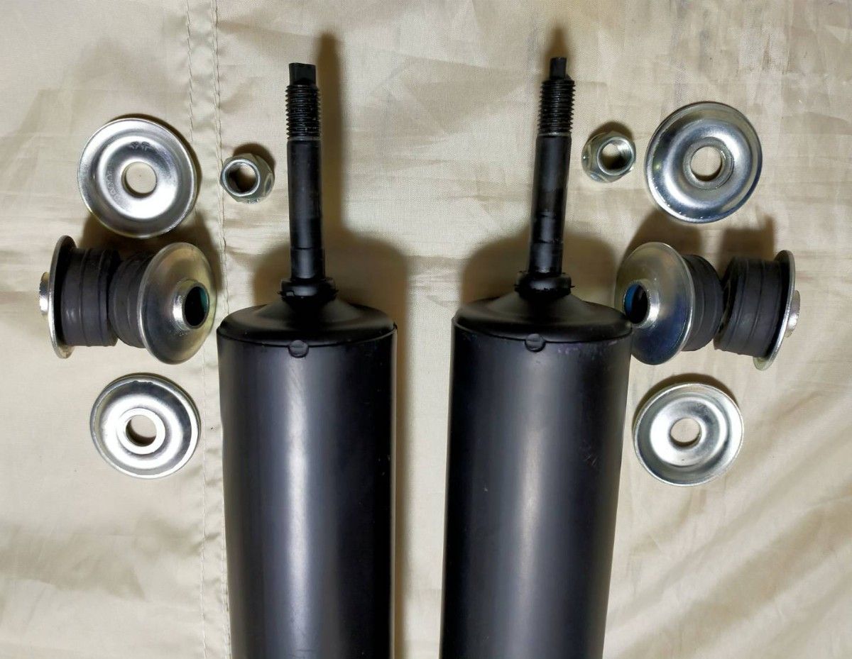 新車外し】200系 ハイエース 純正 フロント ショックアブソーバー『KYB