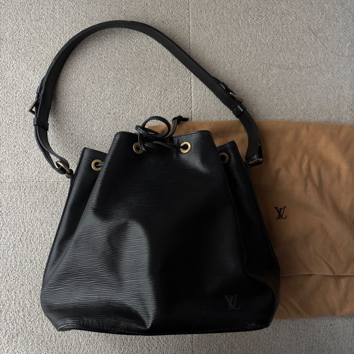 本物】Louis Vuitton ルイヴィトン エピ ノエ ショルダーバッグ 巾着