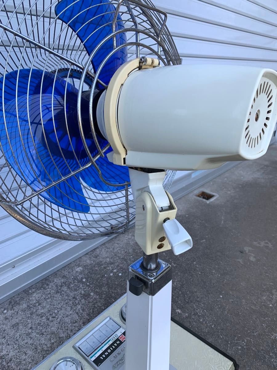 昭和レトロのお座敷扇風機 子供がガードに触ると羽根が止まるストップ