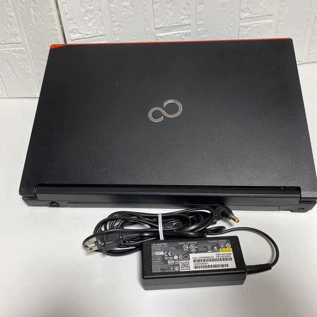 Windows11オフィス2024年入り メモリ8GB SSD 500GB 富士通ノートPC