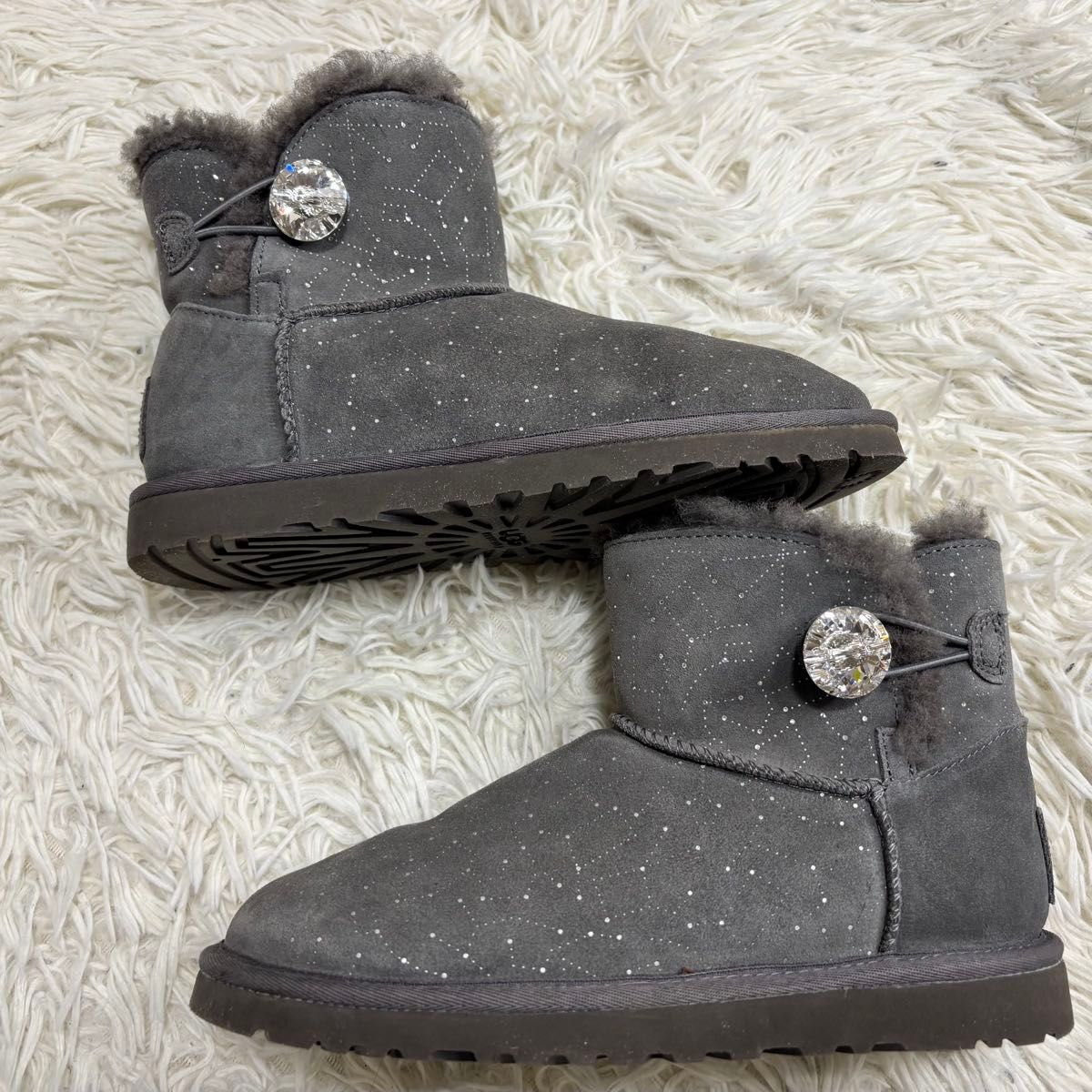 限定コラボ】UGG アグ スワロフスキー グレー 星座 ムートンブーツ