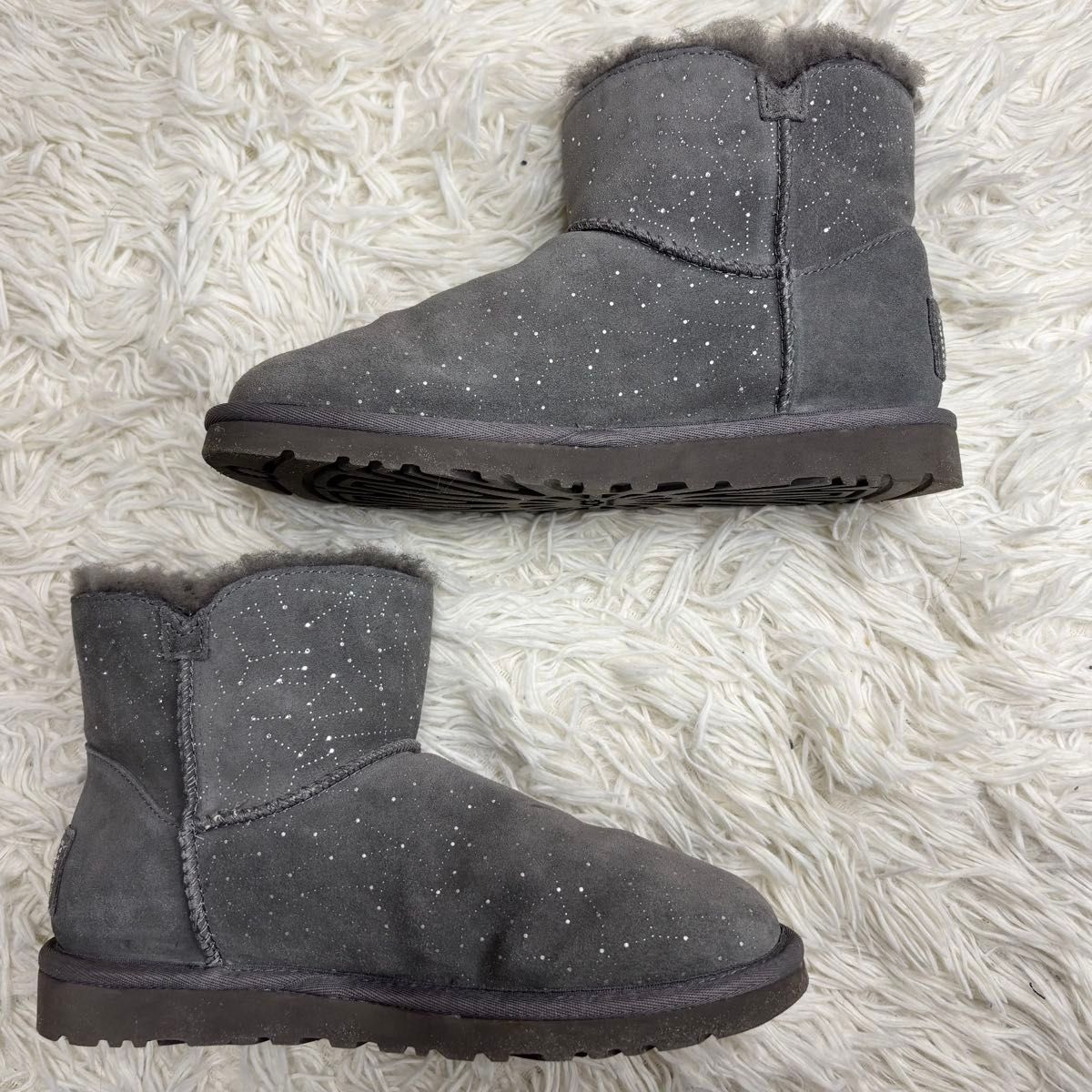 限定コラボ】UGG アグ スワロフスキー グレー 星座 ムートンブーツ