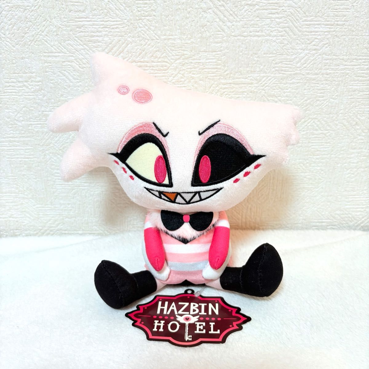 ラウンドワン限定 ハズビンホテルへようこそ おすわりぬいぐるみ