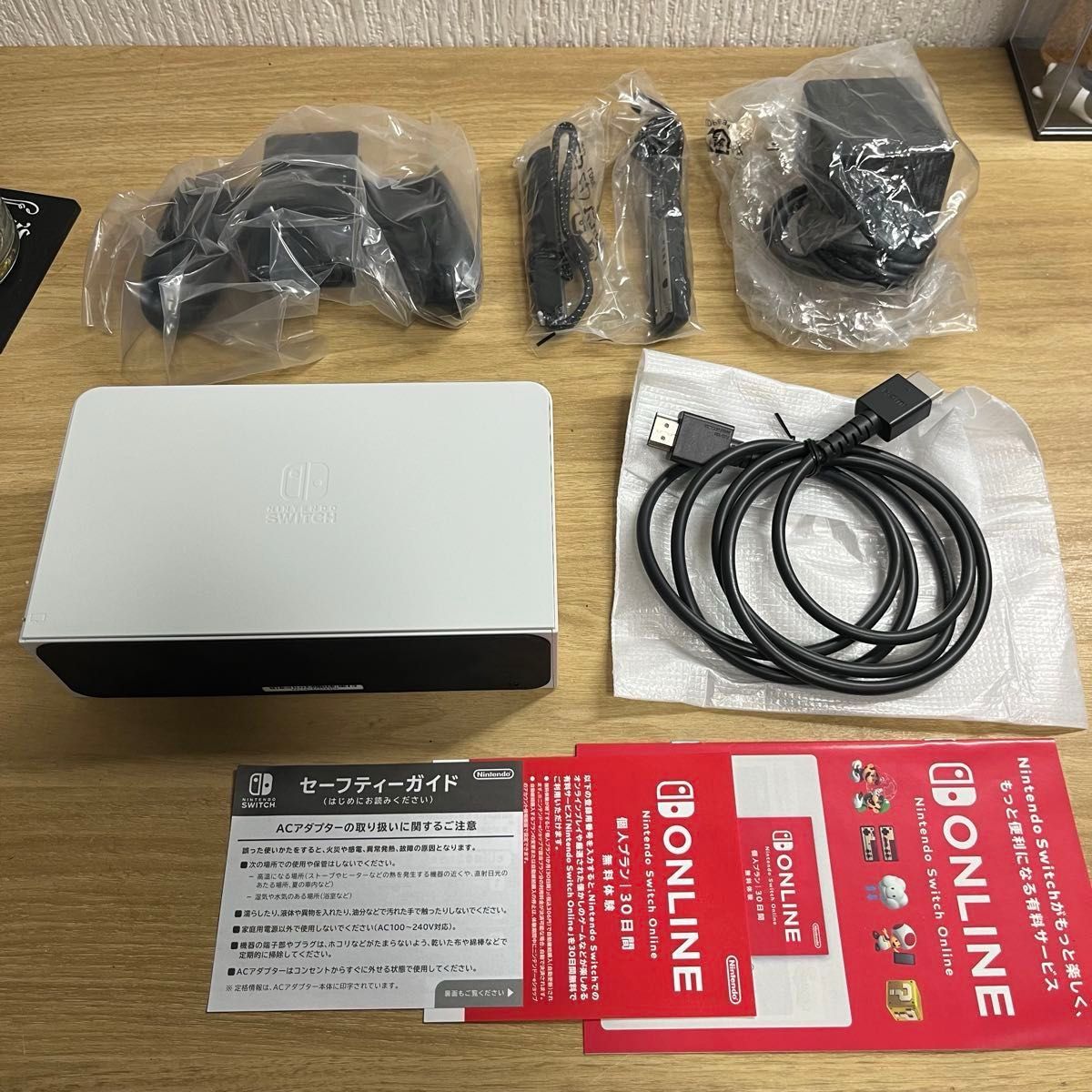 完美品 Nintendo SWITCH 有機ELモデル 本体 ホワイト/ブラック