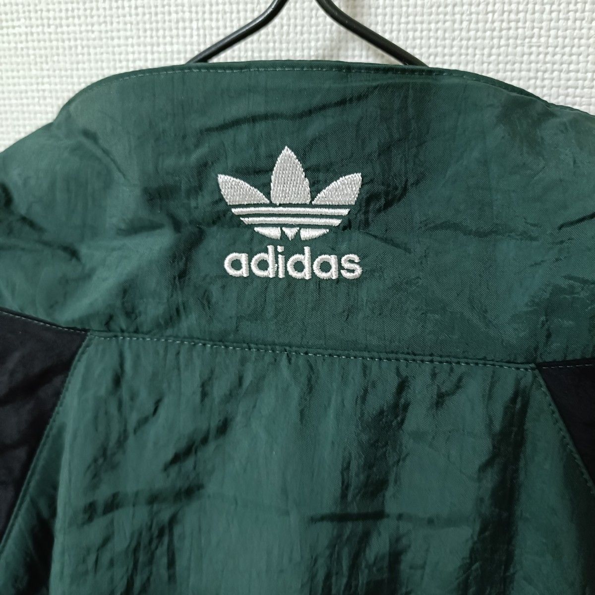 アディダス Rekive緑 トラック ナイロンジャケット 遠藤さくら 男性M