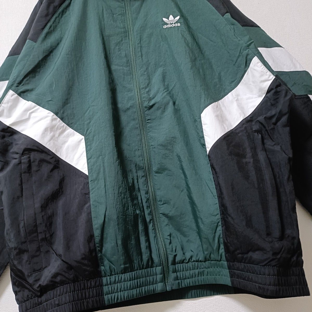 アディダス Rekive緑 トラック ナイロンジャケット 遠藤さくら 男性M