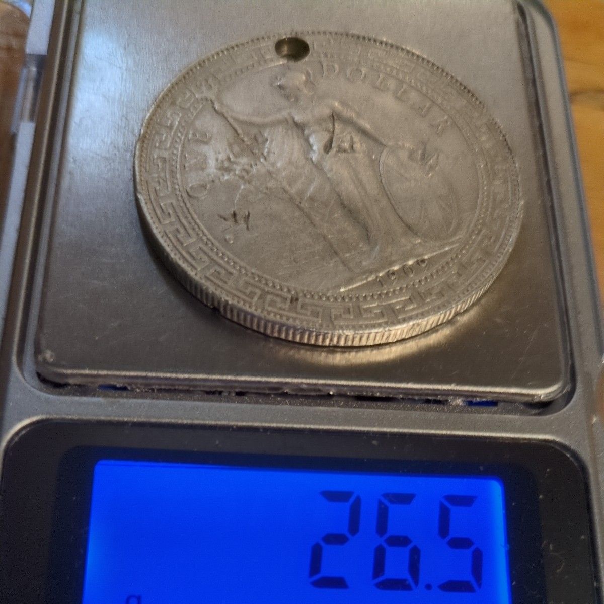 香港貿易銀 ブリタニア立像 穴あき 修正品 品位SV900 重量26 5