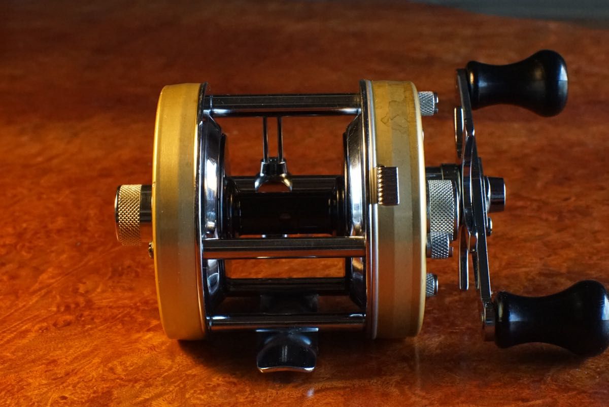 ABU アンバサダー 5500 メンテ済 フレーム修正済 シャンパンゴールド