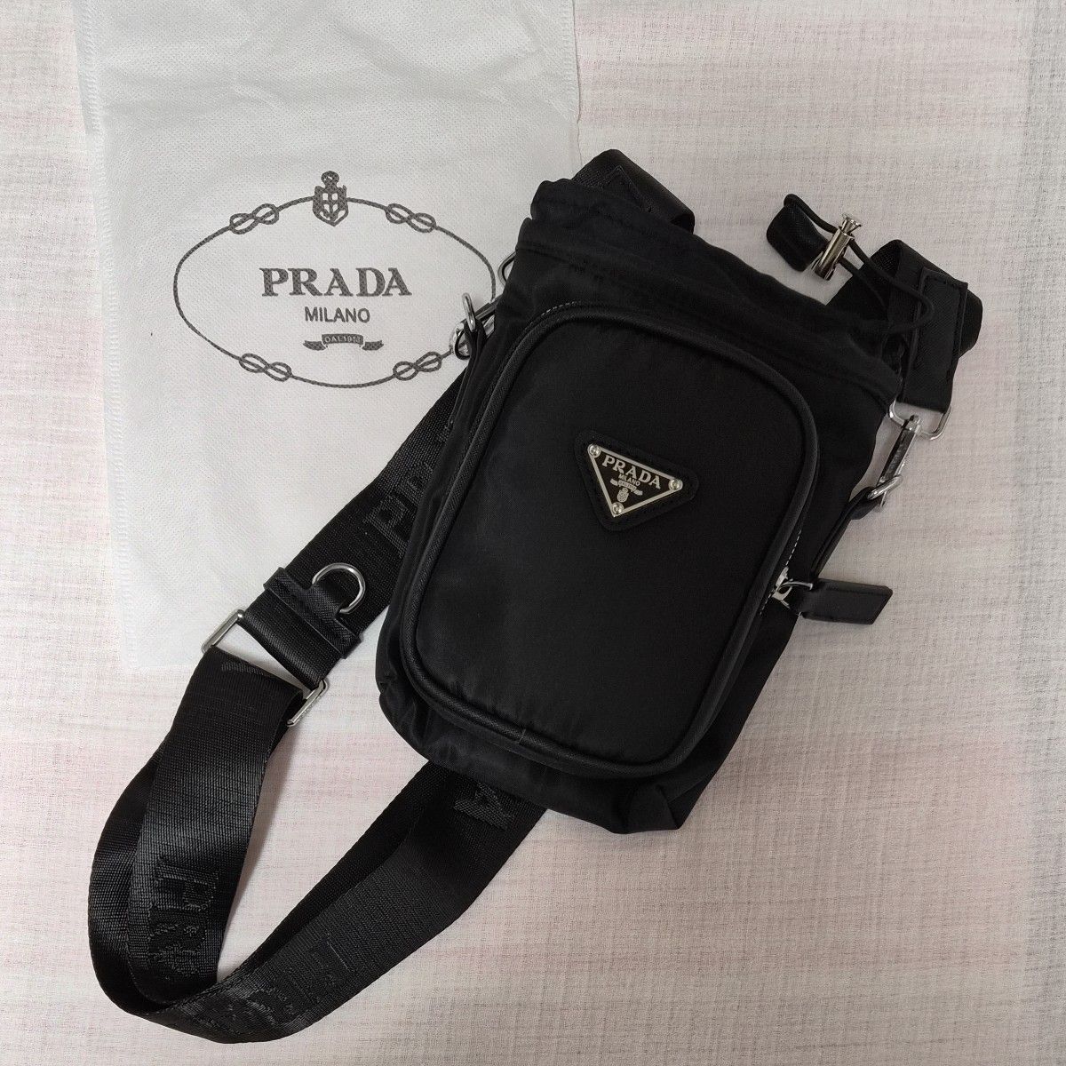 PRADA プラダ ノベルティ スマホショルダー ブラック｜Yahoo!フリマ