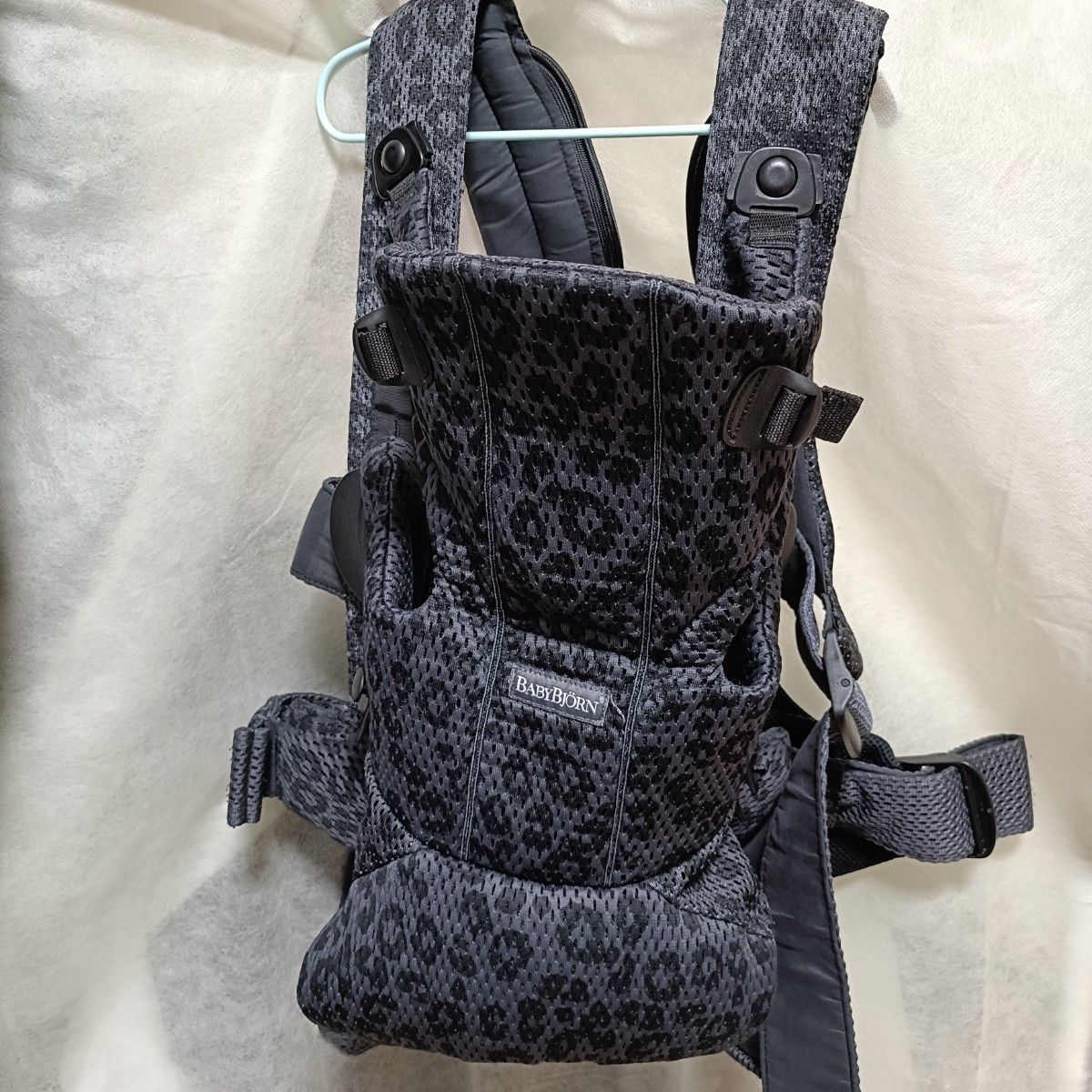 希少 ベビービョルン 抱っこ紐 ベビーキャリアMOVE メッシュ