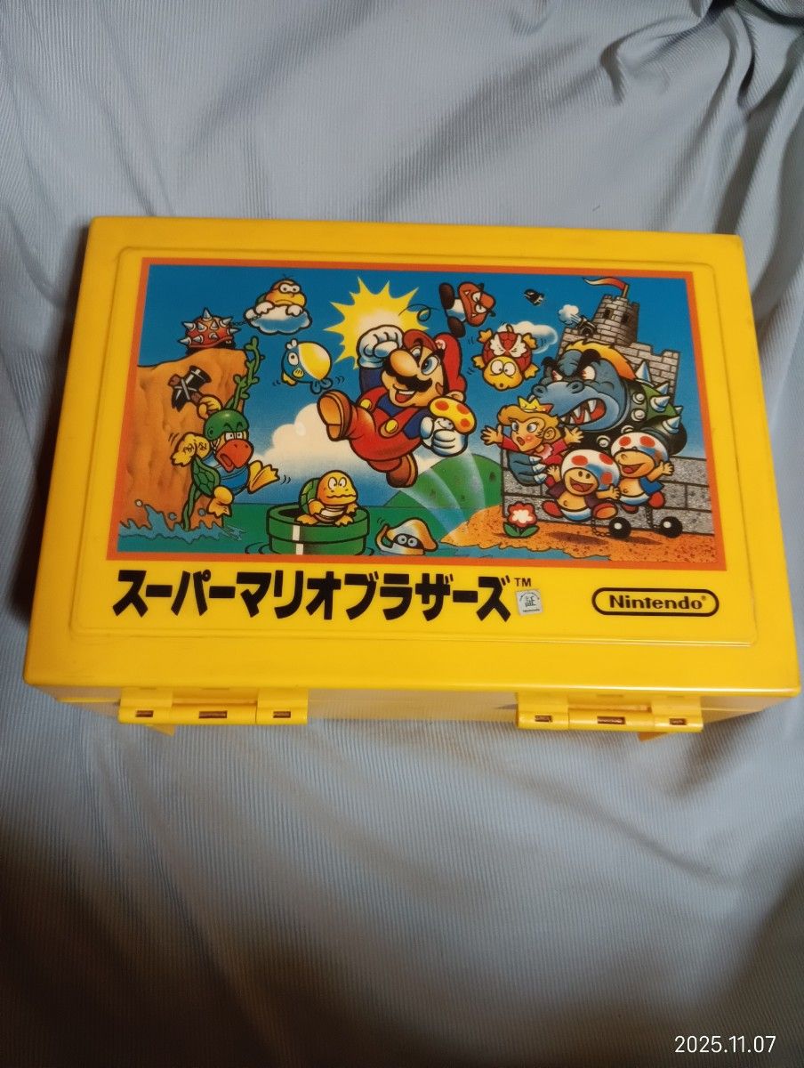 スーパーマリオブラザーズ ファミコンカセットケース イエロー 収納BOX