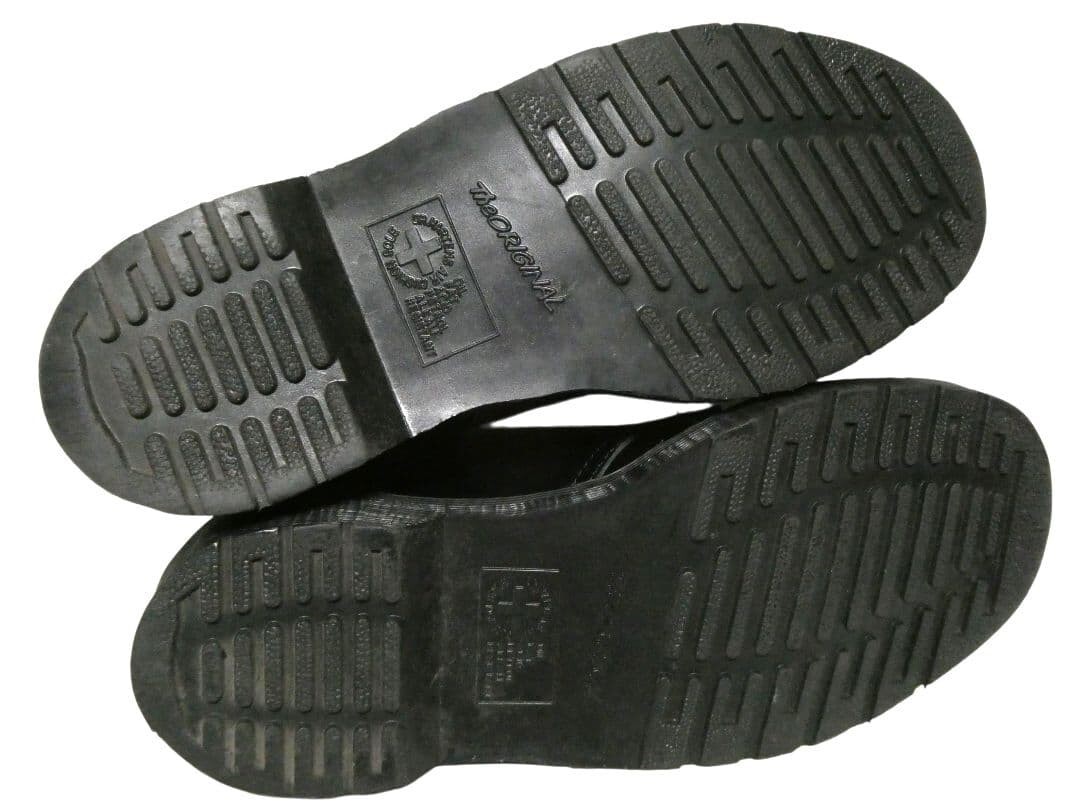 激レア シーズン限定モデル 美品 モノブラック ドクターマーチン3