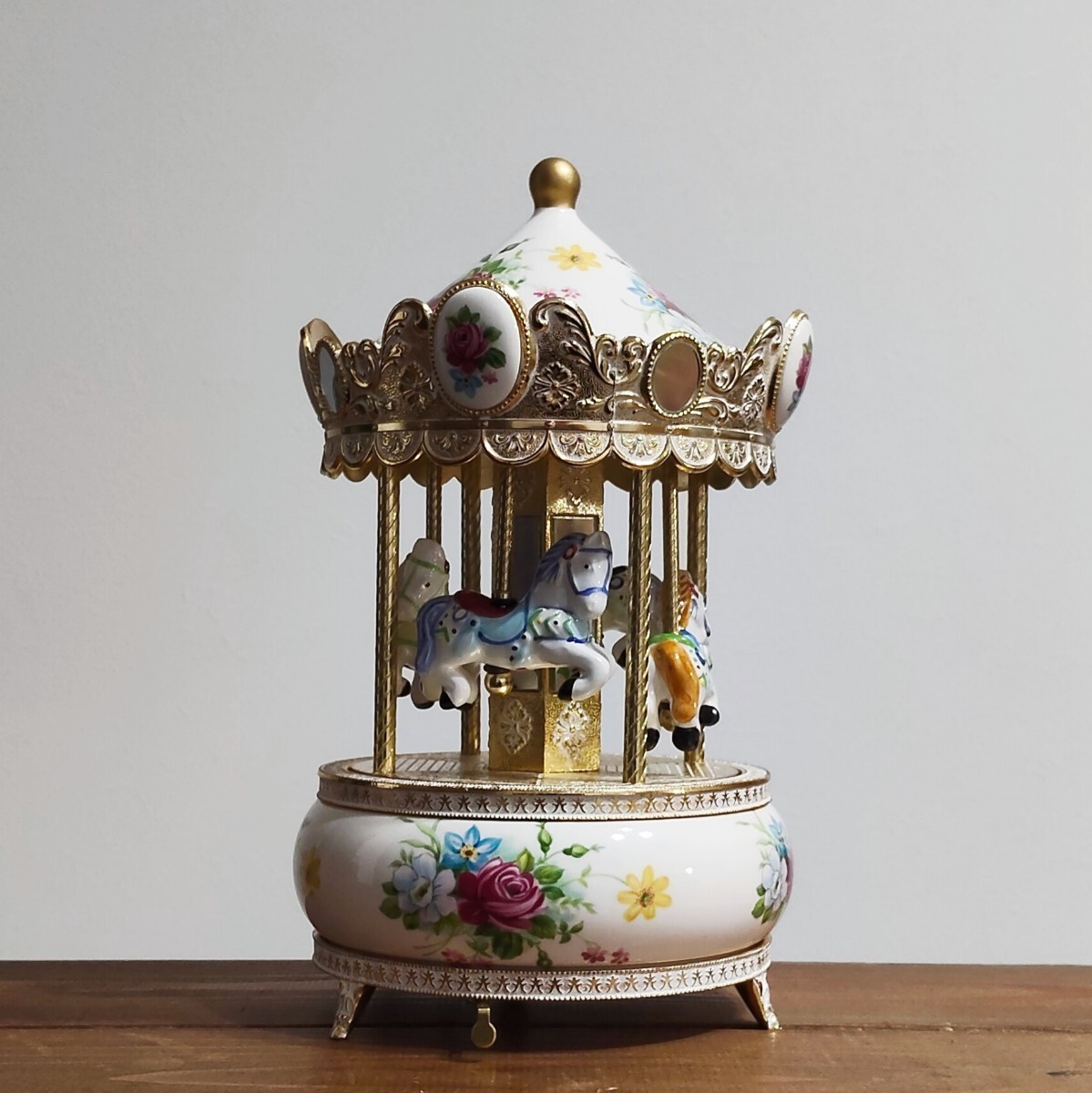 陶器製 メリーゴーランド オルゴール カルーセル サンキョーオルゴール
