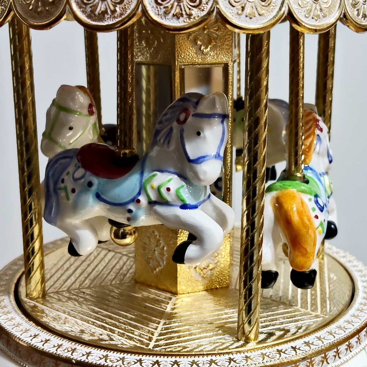陶器製 メリーゴーランド オルゴール カルーセル サンキョーオルゴール
