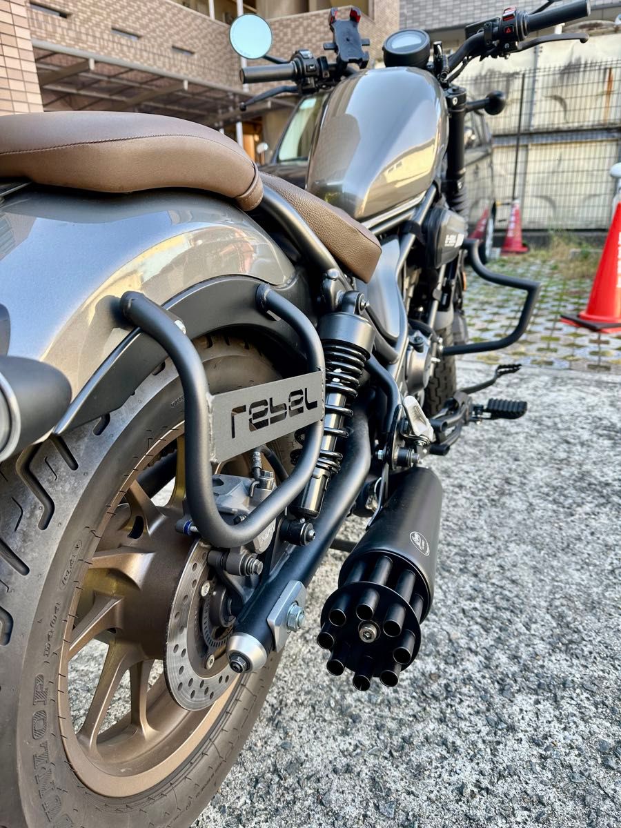 新型レブル250の2023年式〜カスタムマフラー ガトリングガンタイプ LK