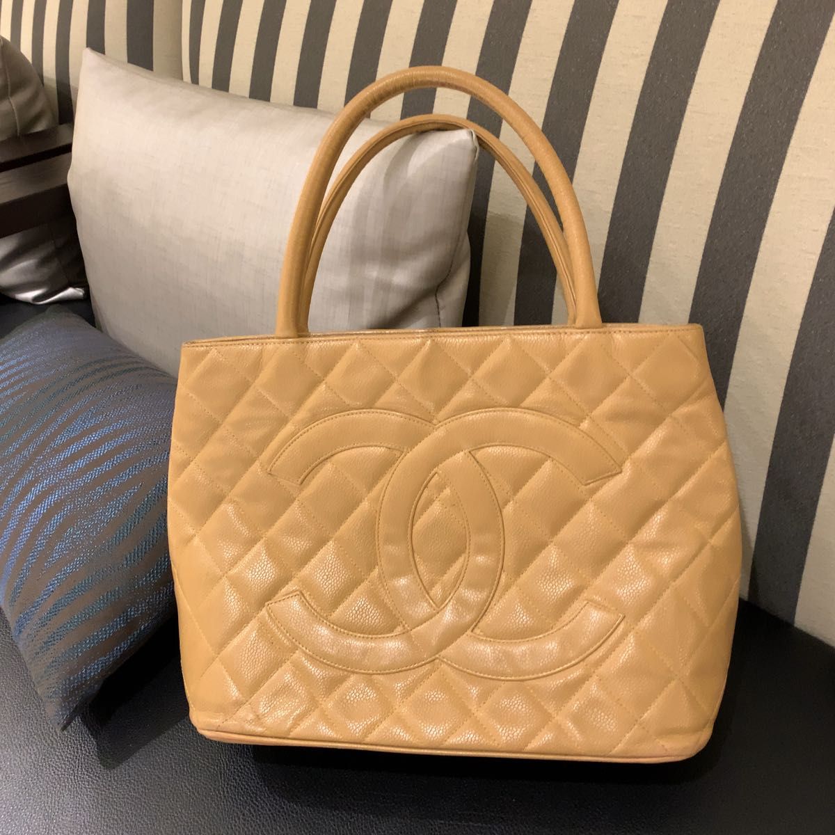 本物 美品 CHANEL 復刻トート マトラッセ キャビアスキン デカココ