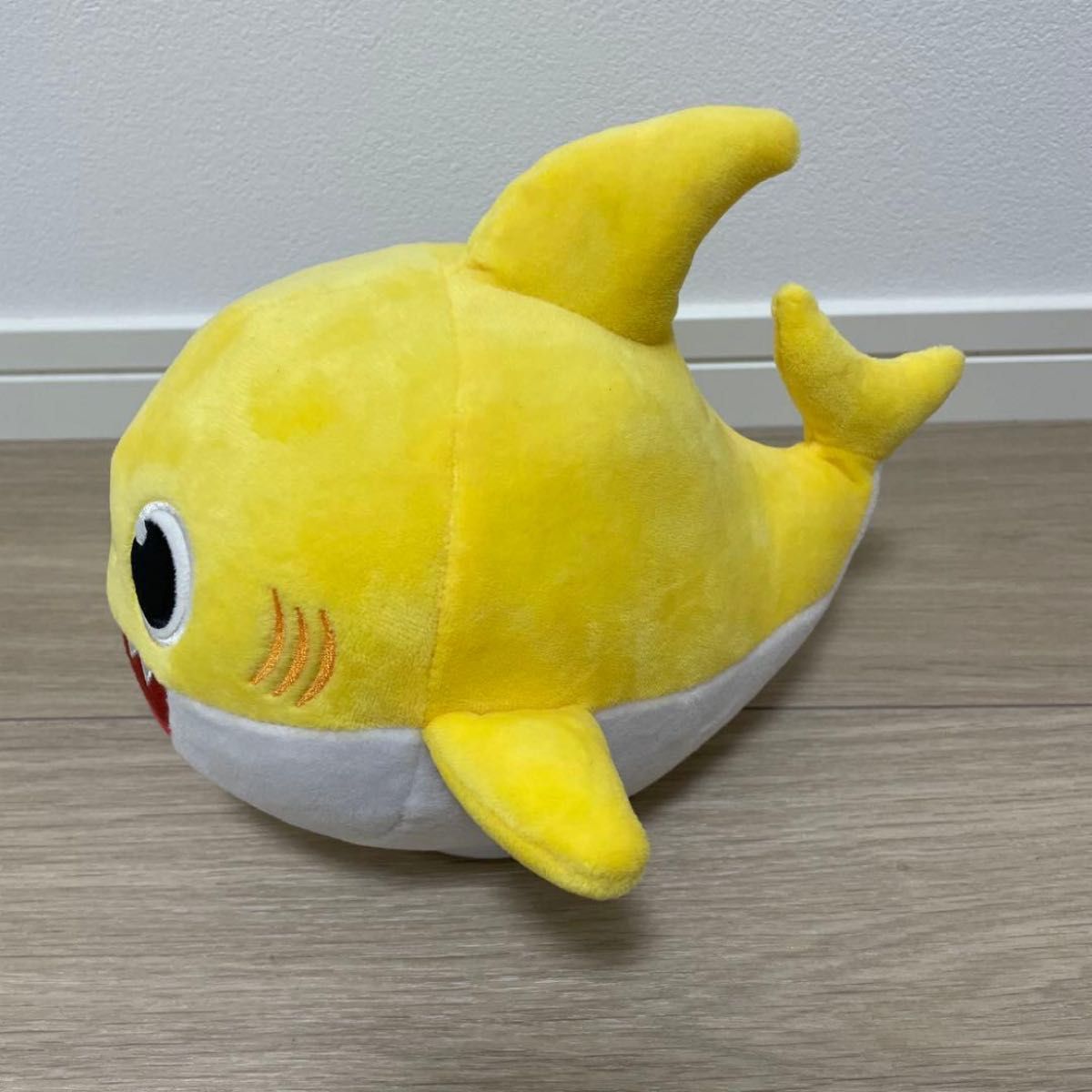 ベイビーシャークぬいぐるみ 約20cm 動く アガマツ｜Yahoo!フリマ（旧