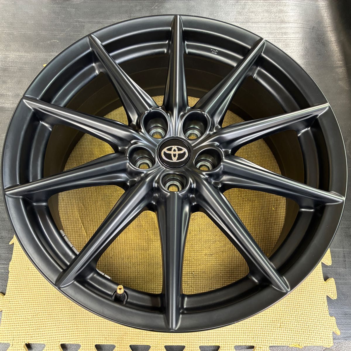 新車外し トヨタ GR86 純正ホイール1本 18インチ7 5J+48 100-5H マット