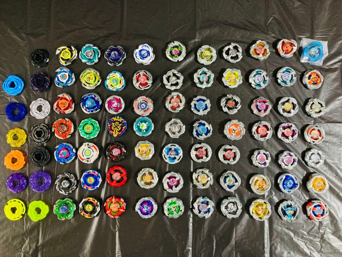 ベイブレードX 引退まとめ売り ブレードラチェット・ビット各70個以上