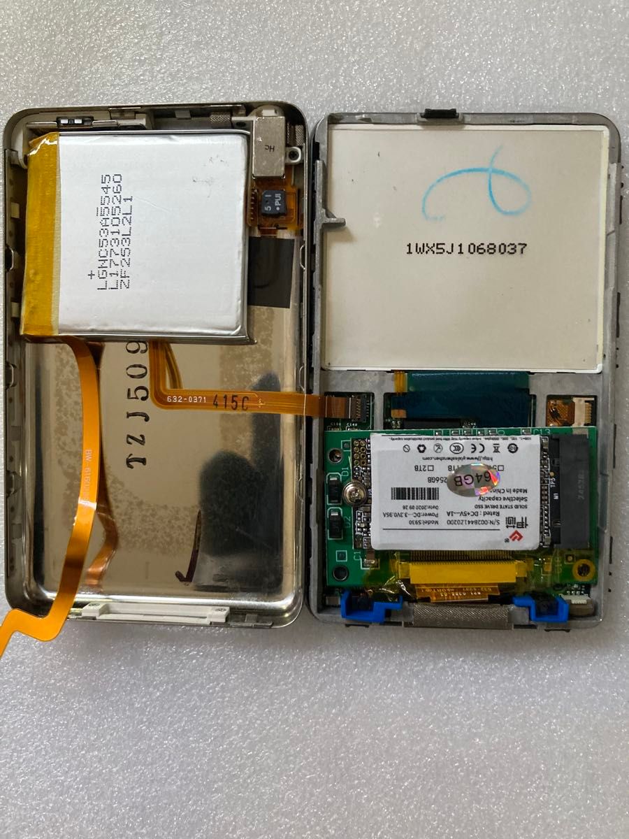 iPod classic SSD128GB&バッテリー交換済 クリアブルーマスク iPod