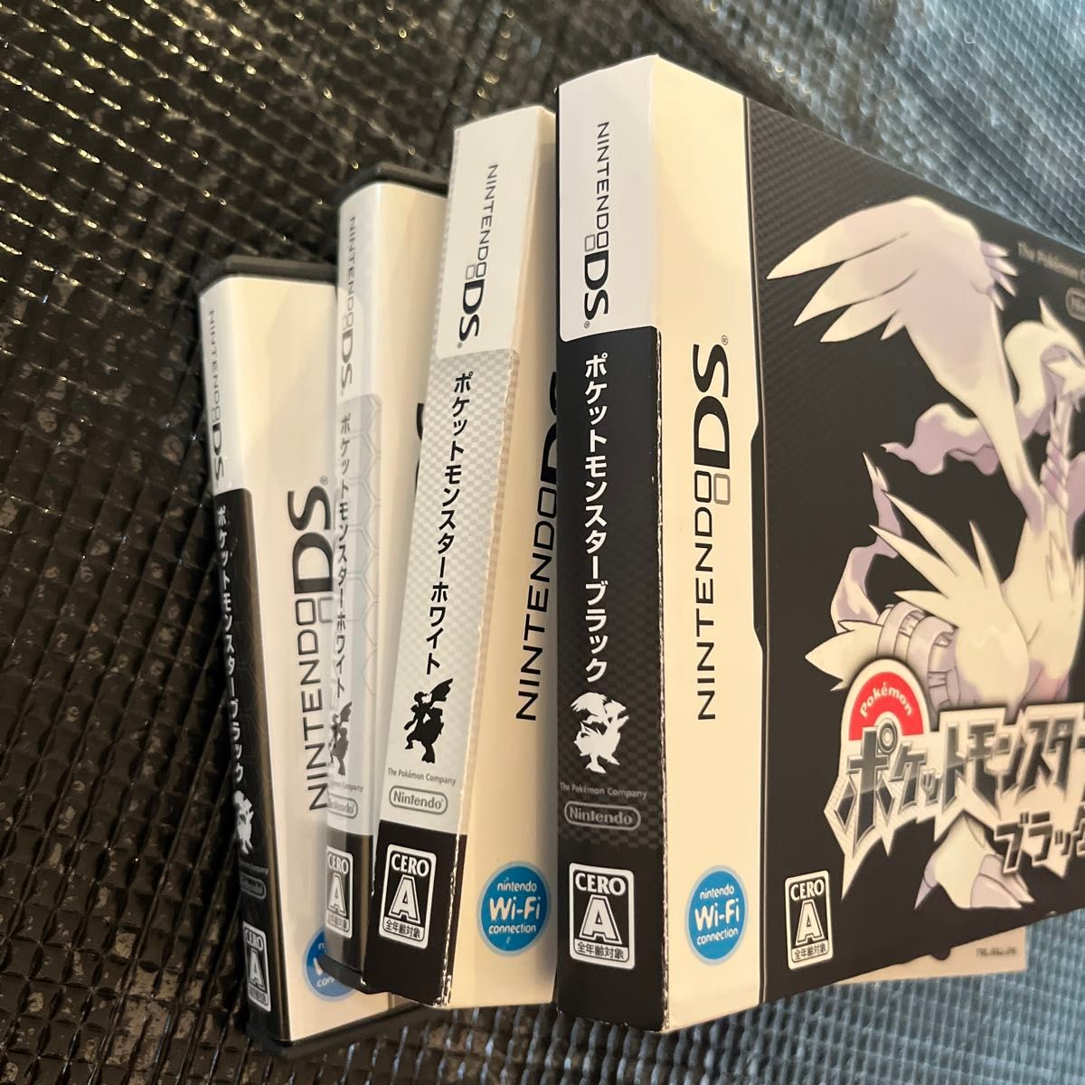 DS】2点セット パッケージ美品 ポケットモンスター ブラック ホワイト