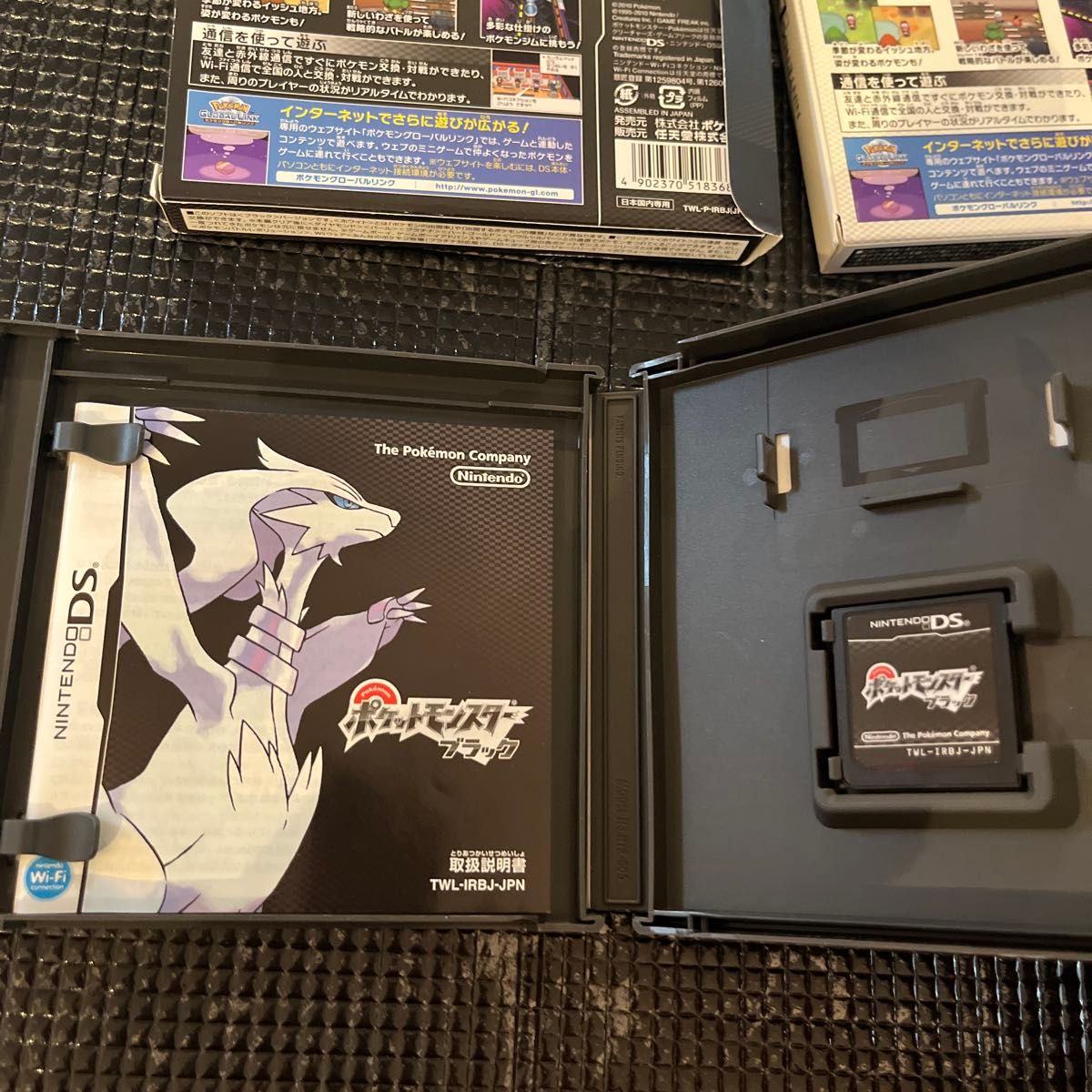 DS】2点セット パッケージ美品 ポケットモンスター ブラック ホワイト