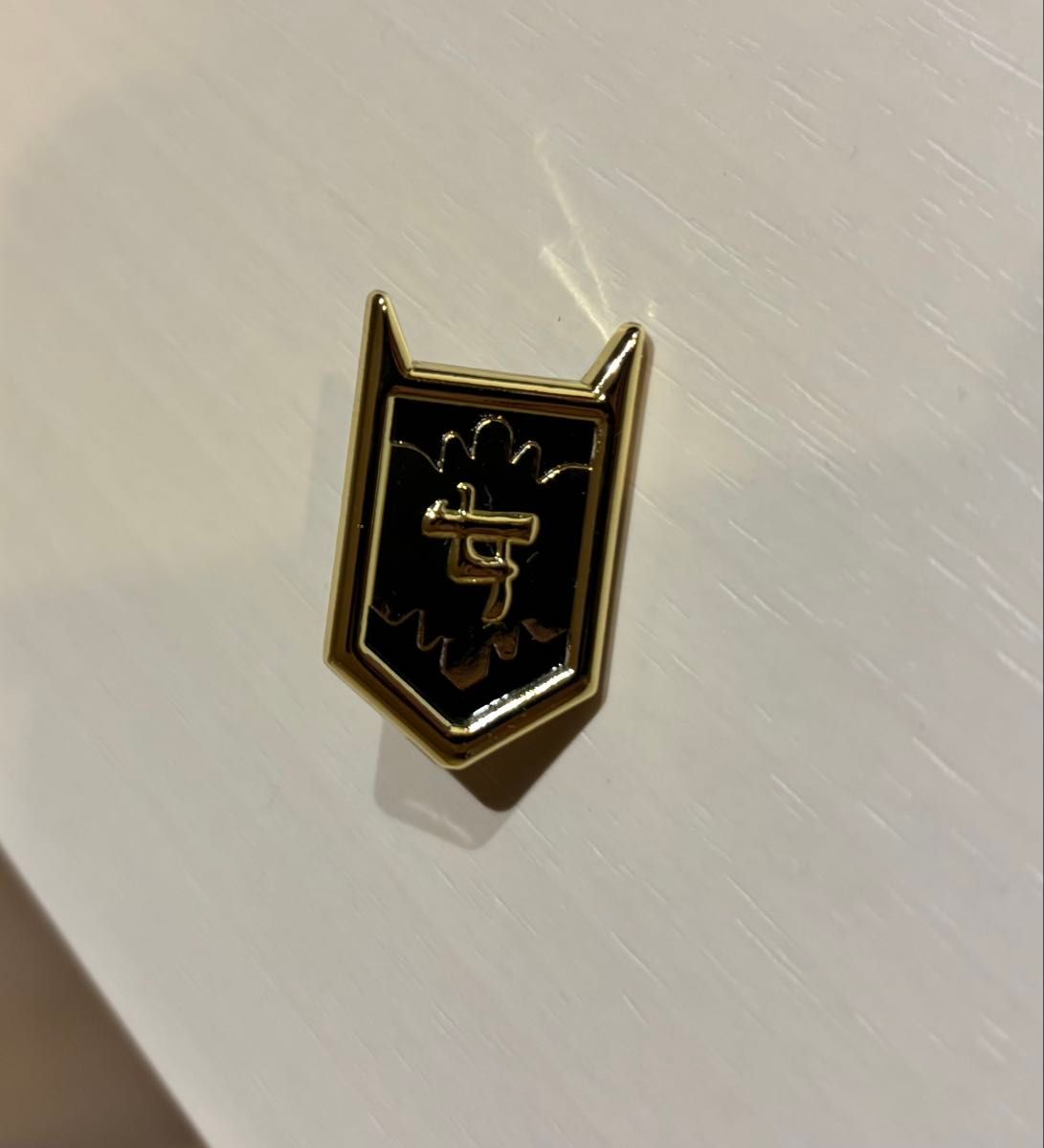 魔入りました 入間くん 入場特典 位階の章 ピンバッジ ランク 4 ダレス