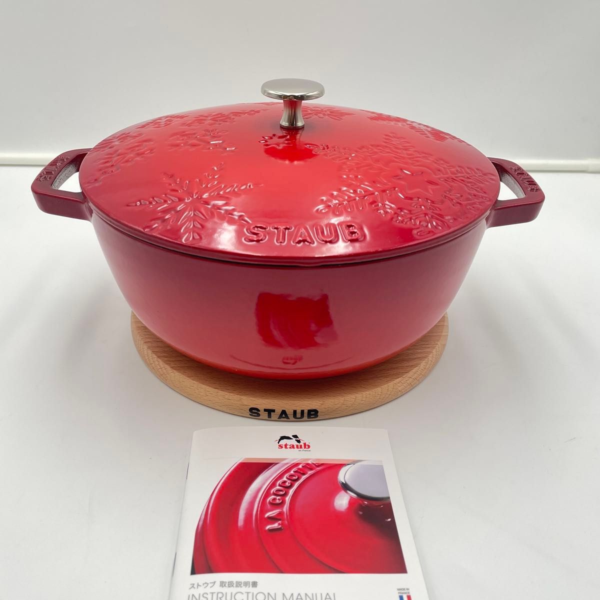 美品 ストウブ スノークリスタルココット 24cm マグネット トリベット