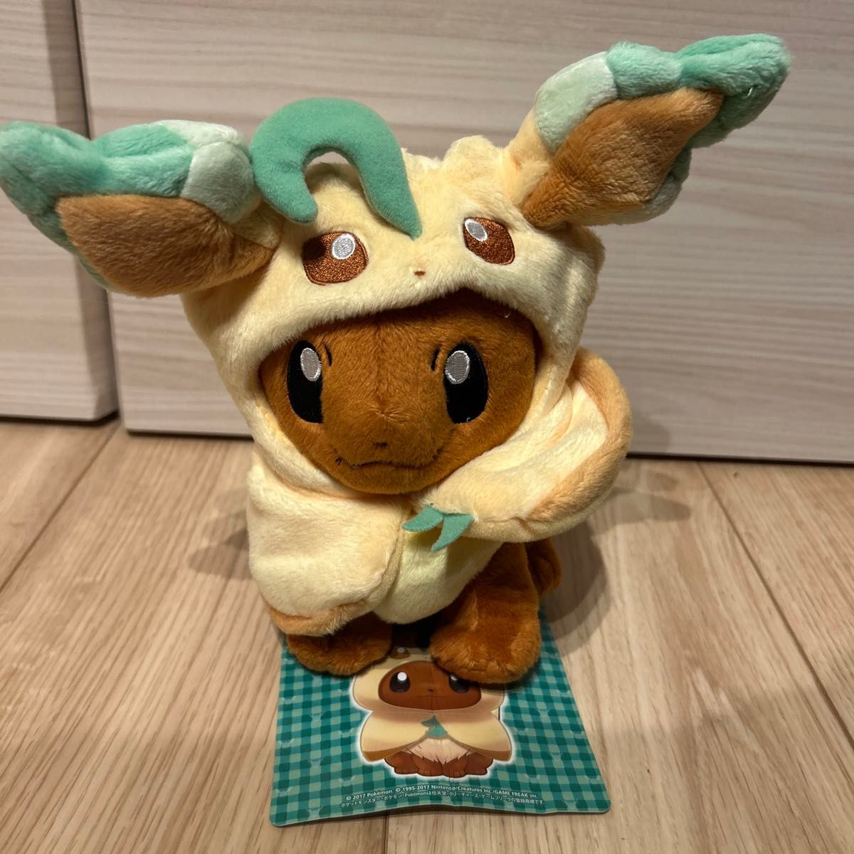 ポケモン リーフィアのポンチョを着たイーブイ ぬいぐるみ リーフィア