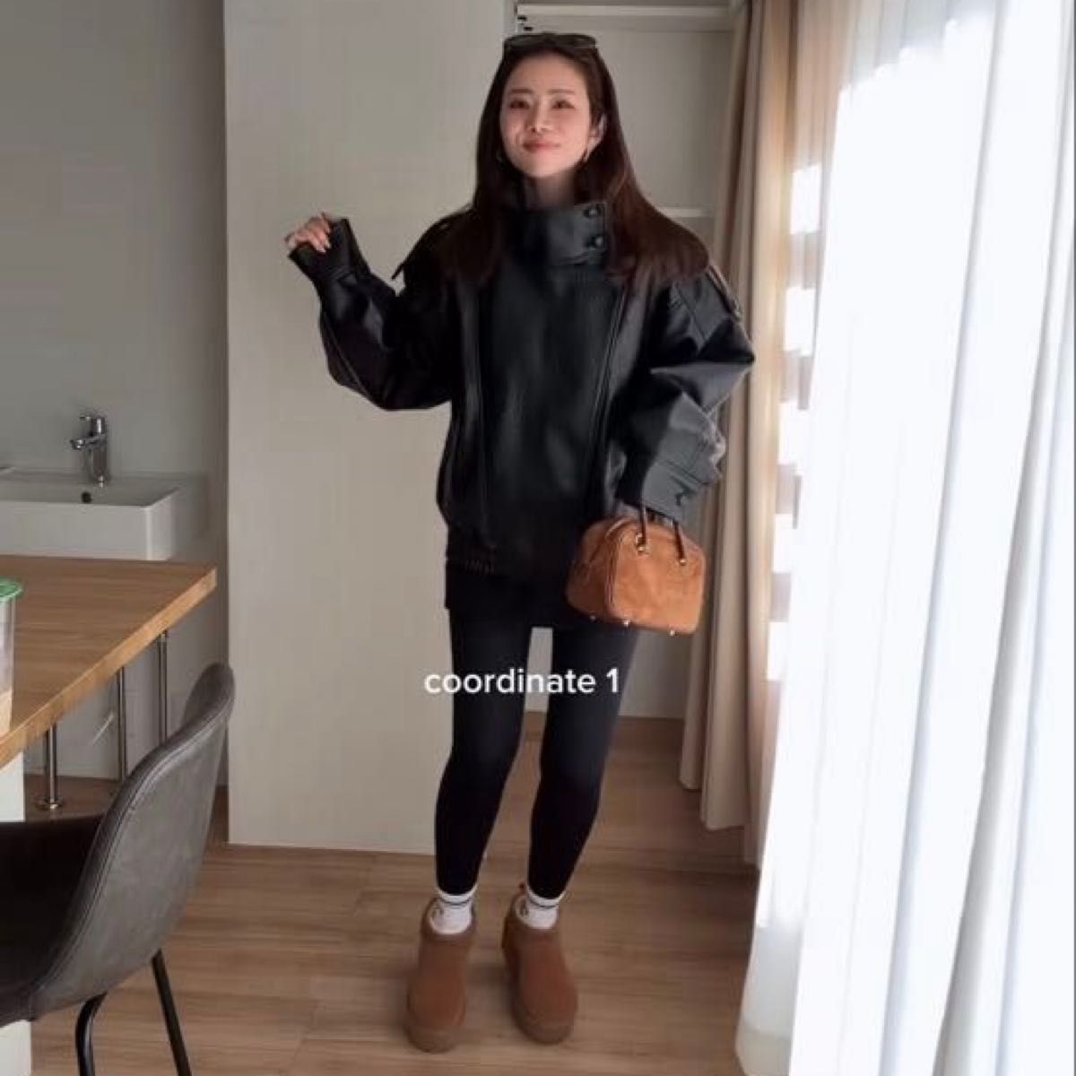 タグ付き新品 ZARAのフェイクレザージャケット Mサイズ ブラック色