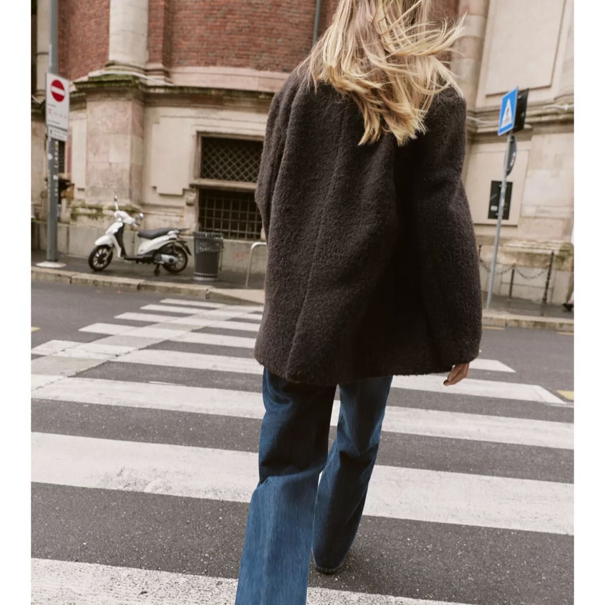 タグ付き新品 ZARAのブークレダブルブレストミディ丈コート Lサイズ